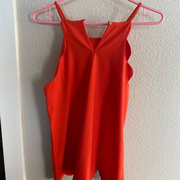 Entro Scalloped Tank Top - Picture 5 of 7